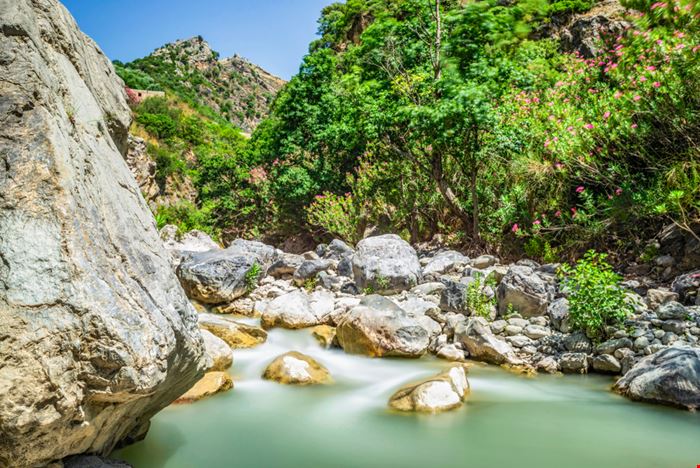 Il torrente Raganello tra le rocce delle gole