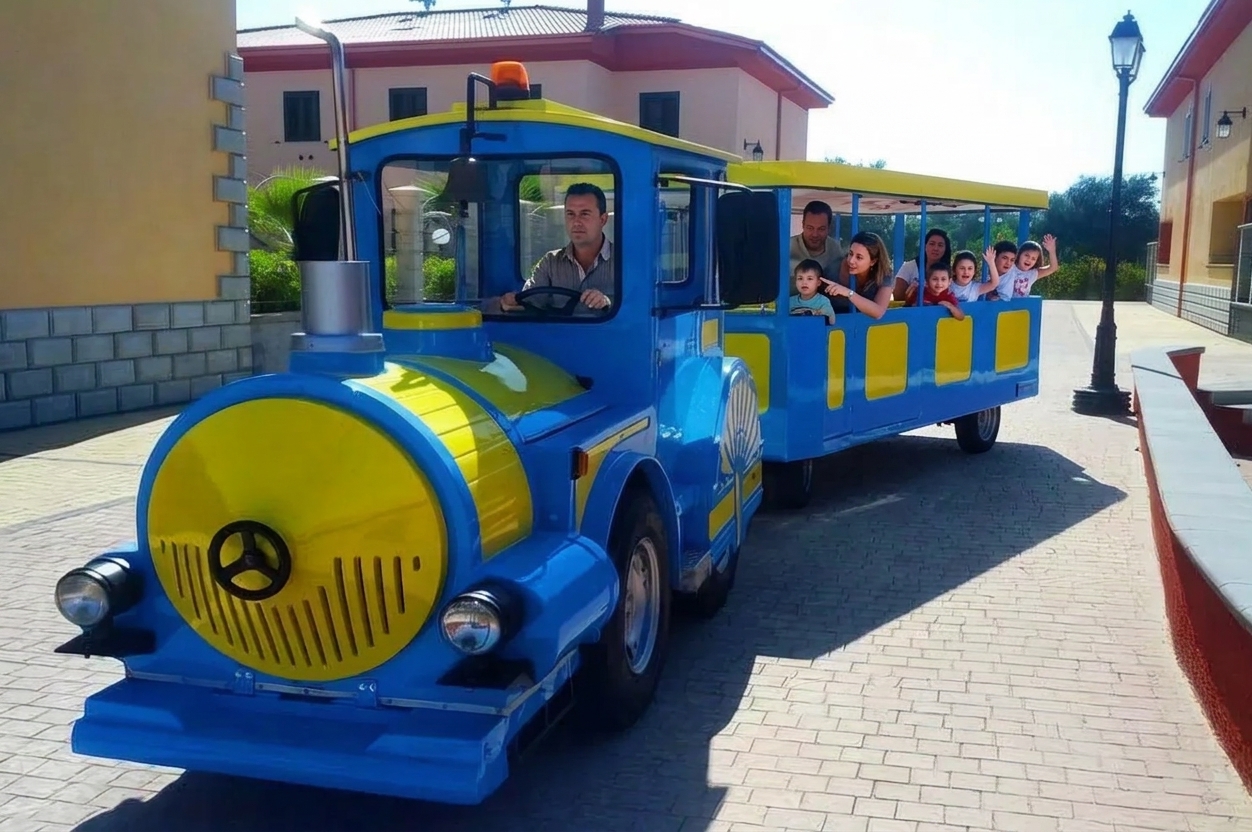 Trenino Navetta del Villaggio Afrodite