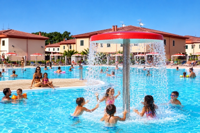 Getto d'acqua e idromassaggio in piscina