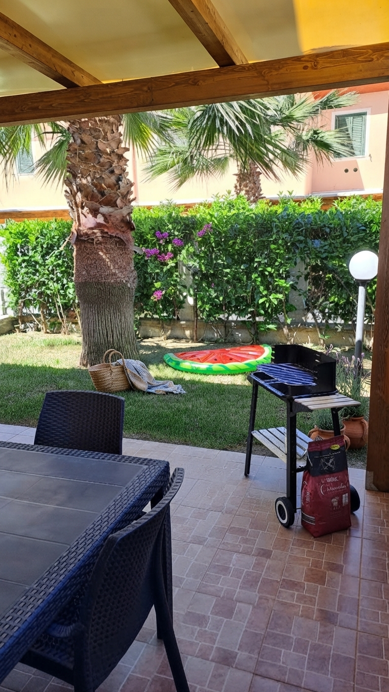 Veranda con divani e area relax di giorno
